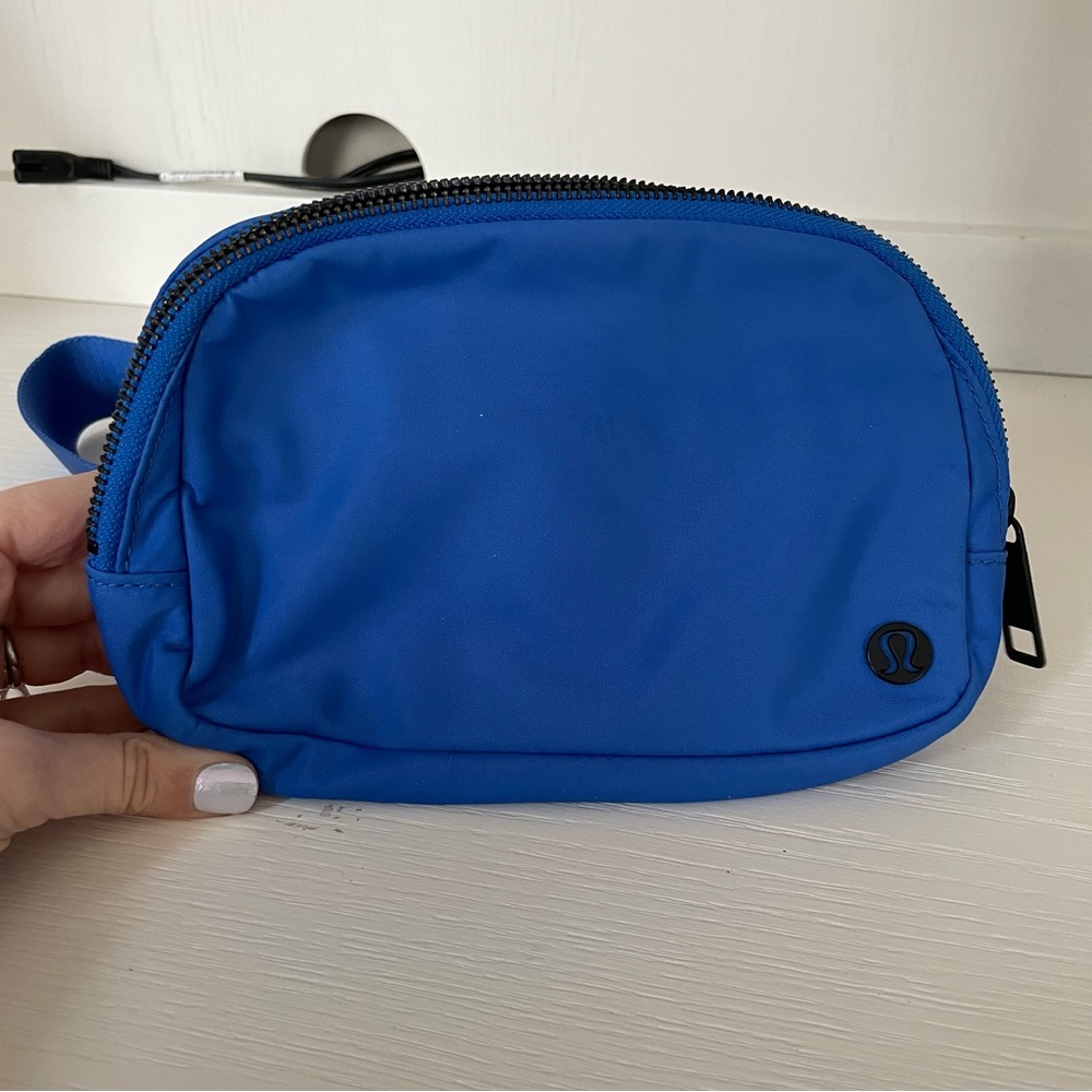 Lululemon EBB (Everywhere Belt Bag) EUC in Bluebell